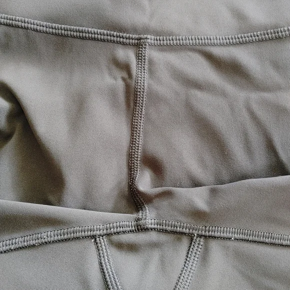 Lululemon Charcoal Grey Crop Leggings ~ Size 4 - Picture 12 of 14